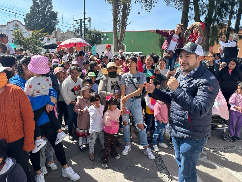 Inicia Salvador Santos Cedillo la ruta de los Reyes Magos en Huamantla